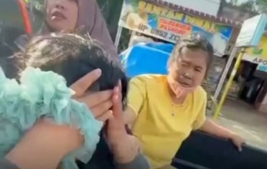Heboh! Emak-emak di Dharmasyasa Teriak 'Pelakor' di Atas Mobil Pickup
