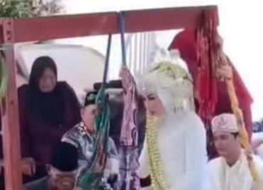 Tradisi Kawin Bobot di Indramayu, Pasangan Pengantin Ditimbang Pakai Dacing