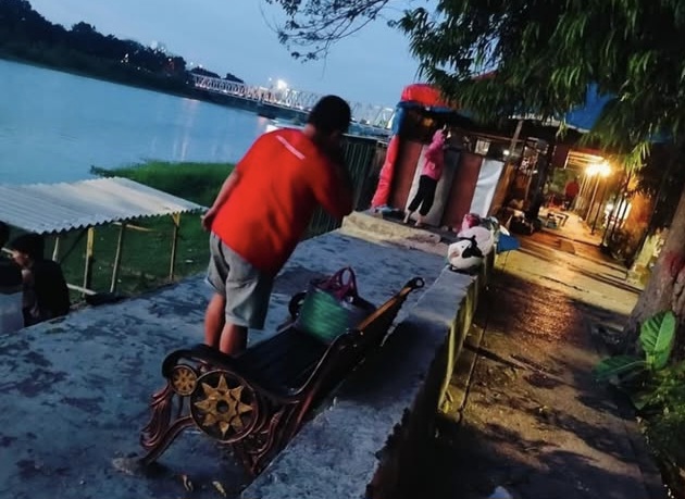 Warga di Mojokerto Keluhkan Oknum Pedagang yang Sering Usir Orang Duduk di Fasilitas Umum