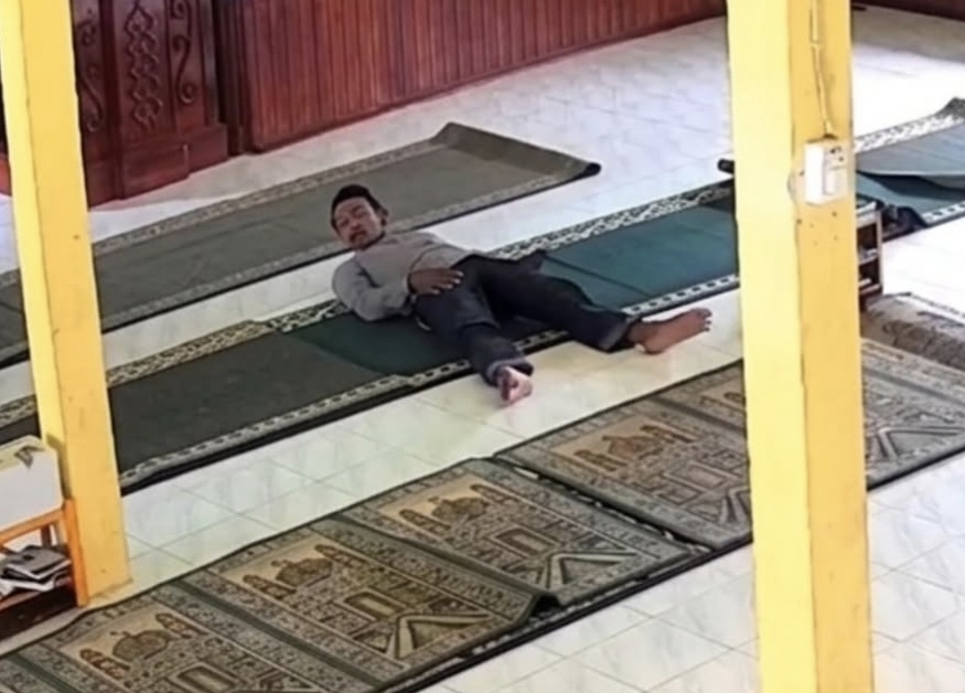 Aksi Nyeleneh Pencuri Kotak Amal di Kalbar, Modus Salat hingga Berguling saat Sujud