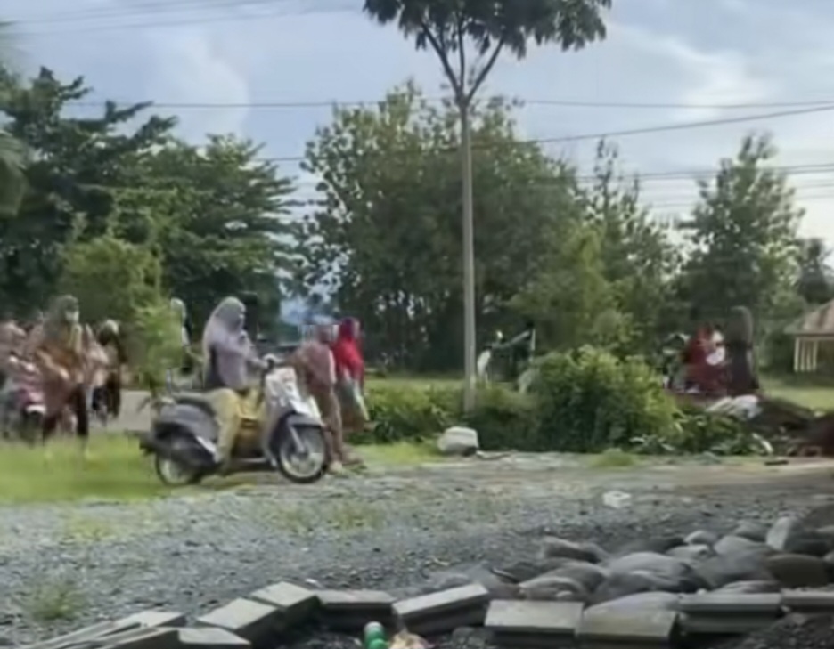 Heboh! Emak-emak Berlarian Demi Tabung Gas Melon 3 Kg