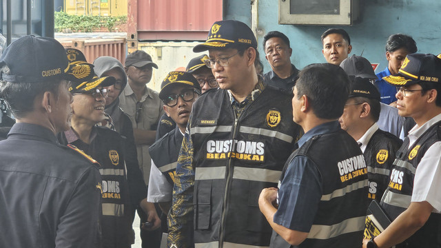 Menkeu Purbaya Sidak Tanjung Priok, Temukan 3.100 Kontainer Menumpuk