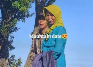 Kakek Nenek Naik Gunung Merbabu Pakai Outfit Seadanya, Netizen: Mountain Date