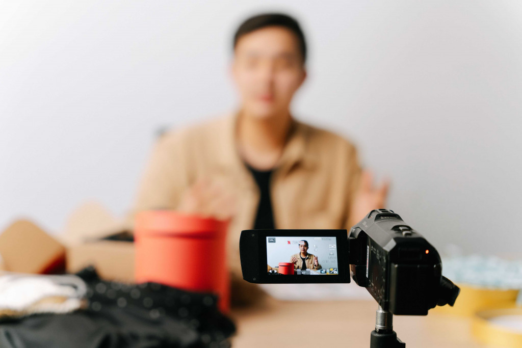 Apakah Content Creator Wajib Punya NIB? Ini Aturan KBLI Terbaru