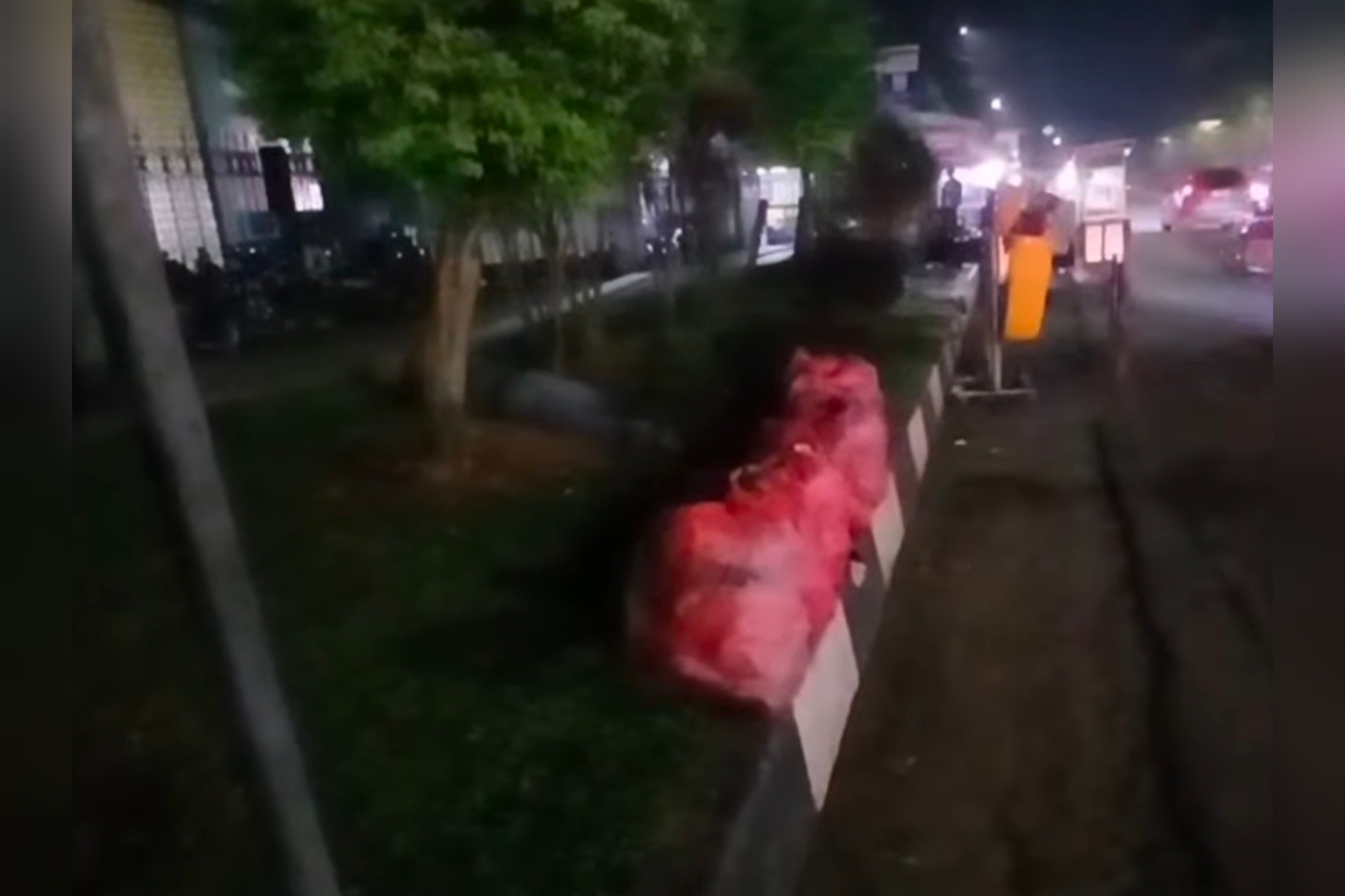 ODGJ di Lebak Banten Bersihkan Jalan Depan RSUD Adjidarmo