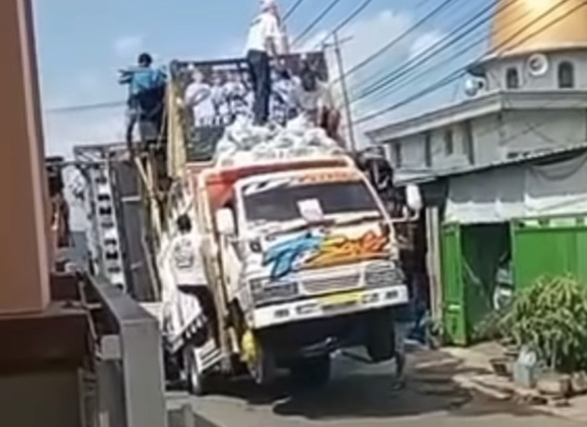 Truk Sound Horeg di Malang Jomplang Diduga Gegara Muatan Berlebihan