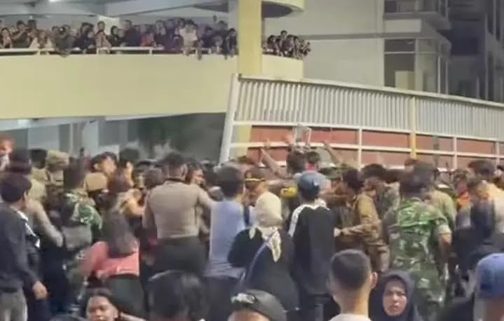 Konser Gratis Denny Caknan di Surabaya Ricuh, Pagar Dijebol 2 Petugas Luka