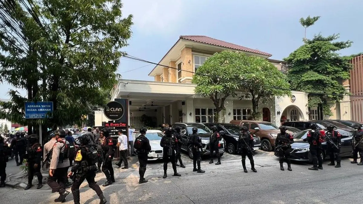 Polisi Geledah Kafe dan Money Changer di Cipete