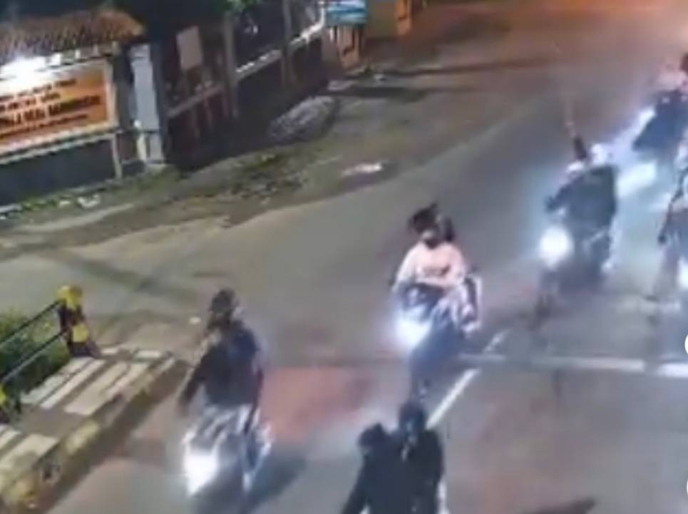 Aksi Tawuran Diduga Dua Perguruan Silat di Merakurak Tuban