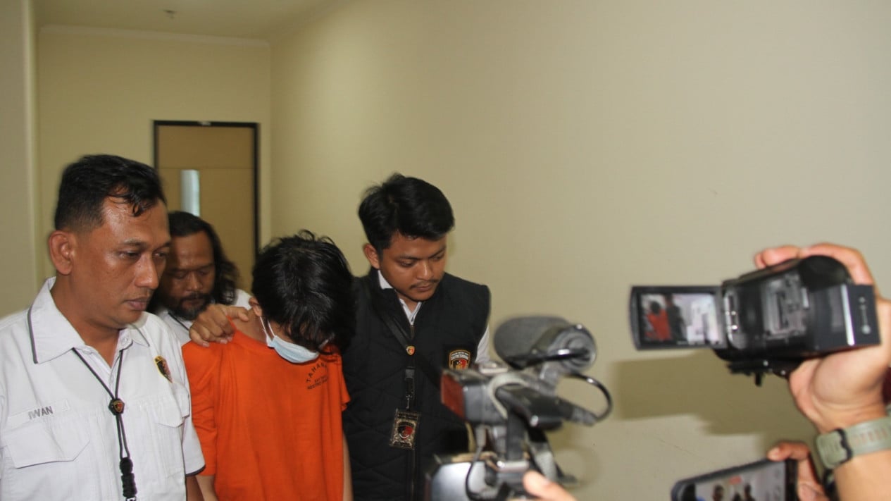 Kesal Tak Pernah Diajak Selfie dan Fotonya Tak Diposting, Pria Aniaya Pacar di Jakbar