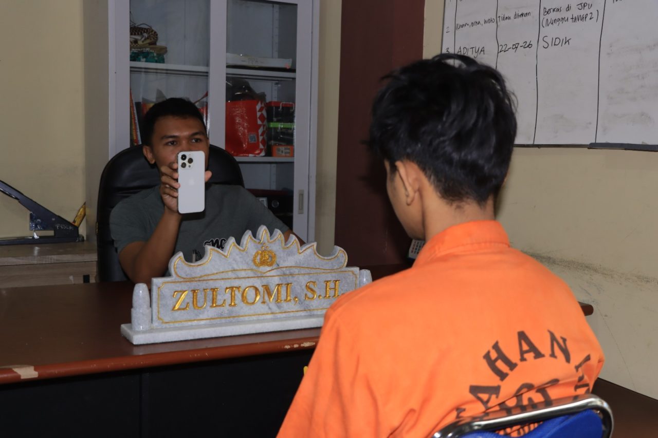 Pemuda Pringsewu Hadiahi Pacar iPhone 13 Pro Hasil Curian