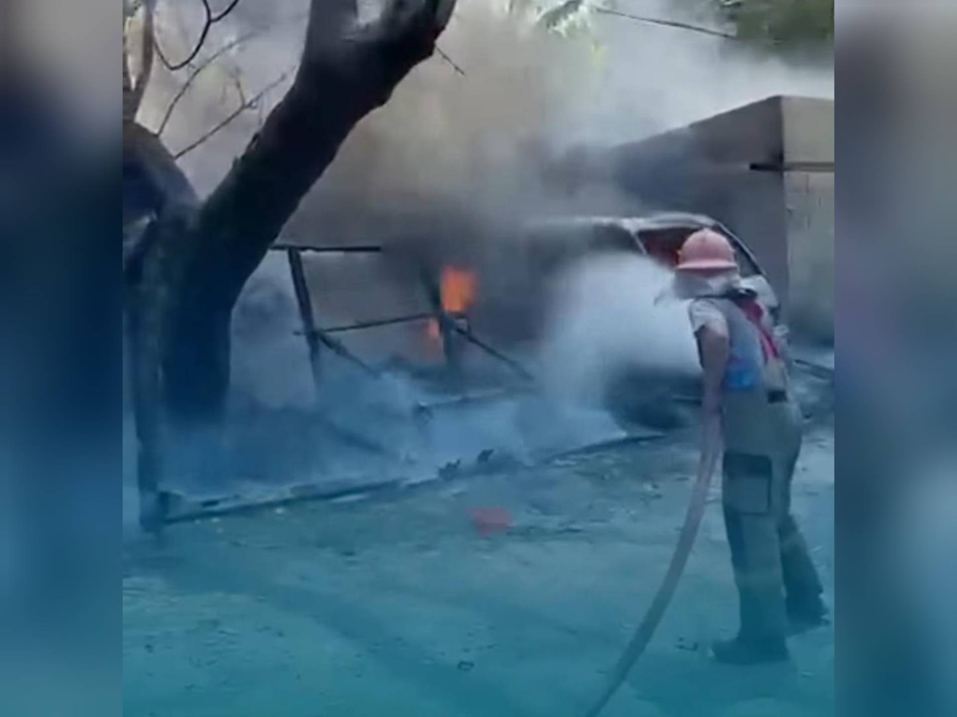 Diduga Akibat Bakar Sampah, Mobil dan Warung di Kronjo Tangerang Hangus Terbakar