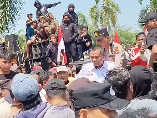 Demo Sound Horeg di Pati Ricuh, Camat Tayu Nyaris Dimassa Sempat Dilempari Botol dan Didesak Mundur