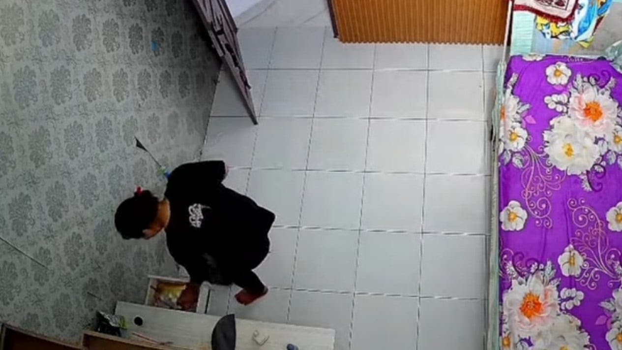 Terekam CCTV! ART Baru Sehari Kerja Diduga Gasak Uang Majikan Rp15 Juta di Jepara