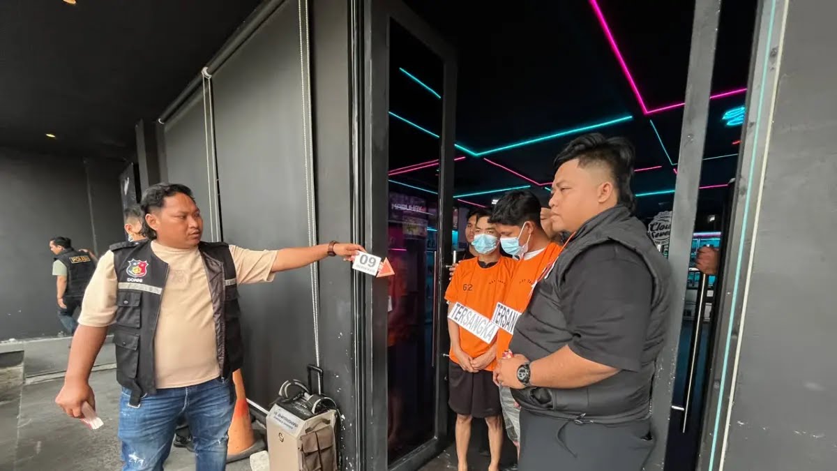 Polisi Segel Helen's Night Mart Medan Imbas Kasus Vape Narkoba