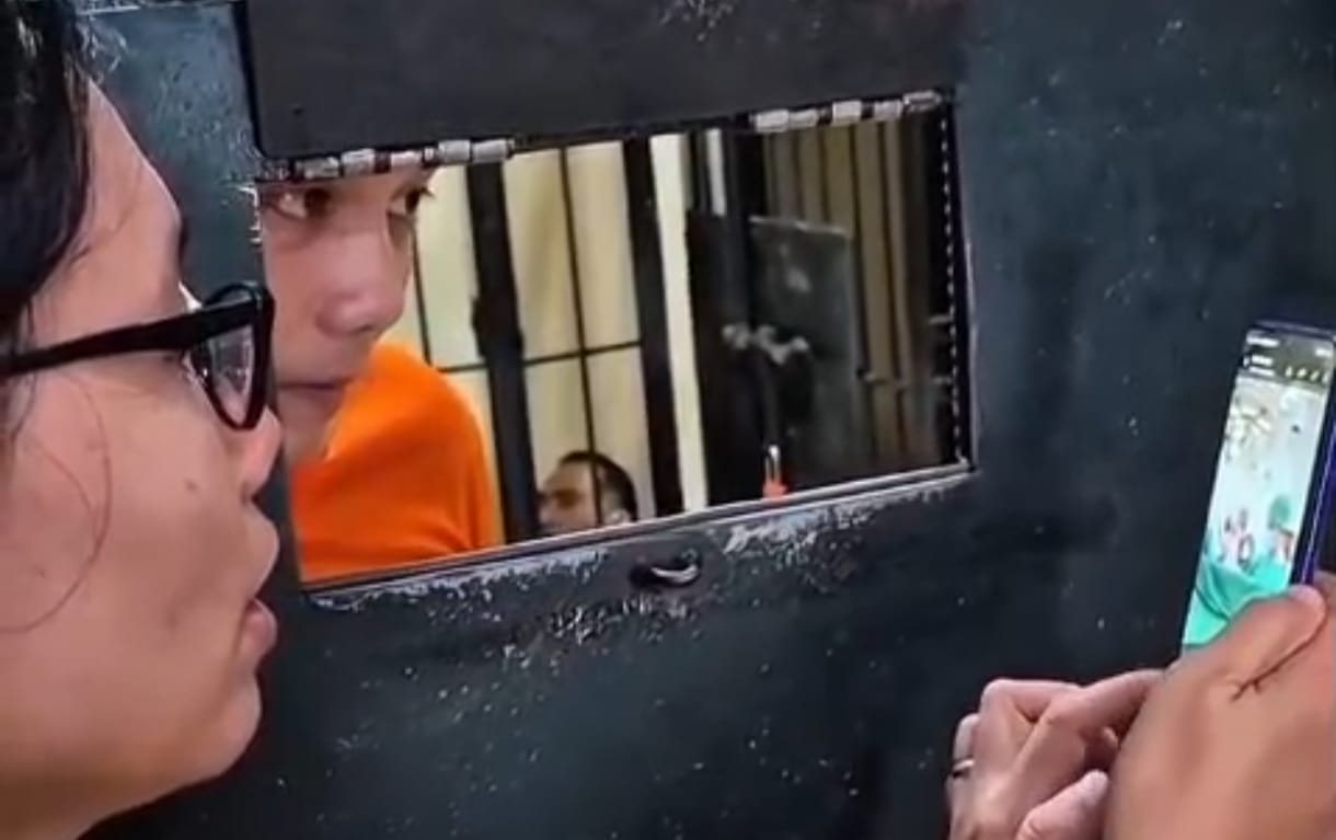 Terharu, Penghuni Tahanan Diberi Kesempatan Saksikan Kelahiran Anaknya Lewat Video Call
