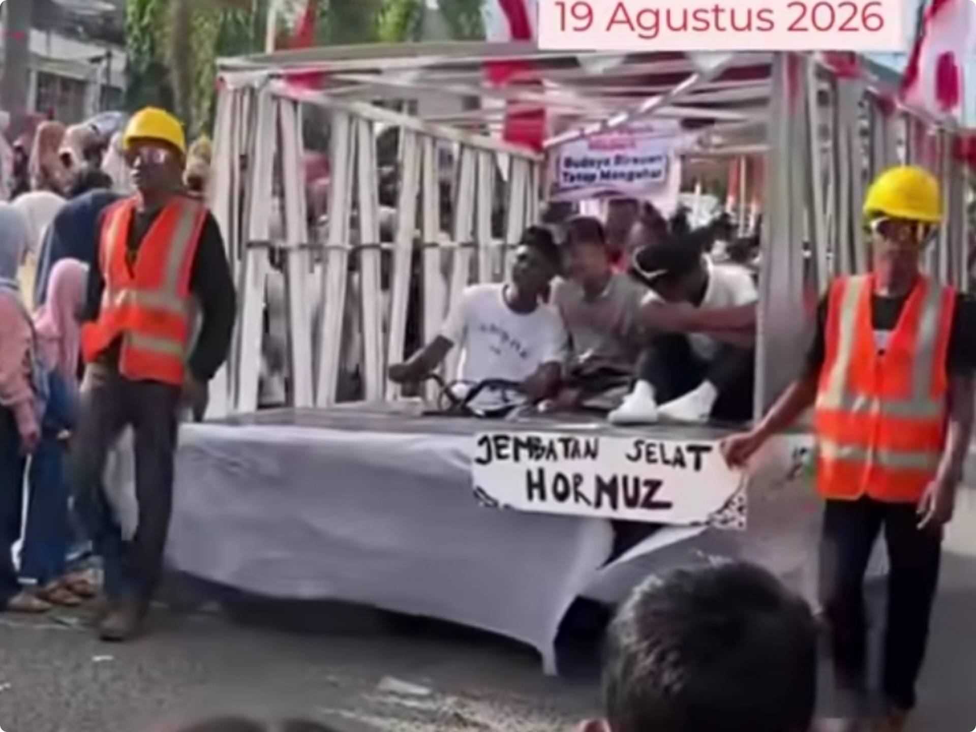 Karnaval Kemerdekaan Bireuen Heboh! Muncul Replika "Jembatan Selat Hormuz" yang Ternyata Nyindir Pejabat?
