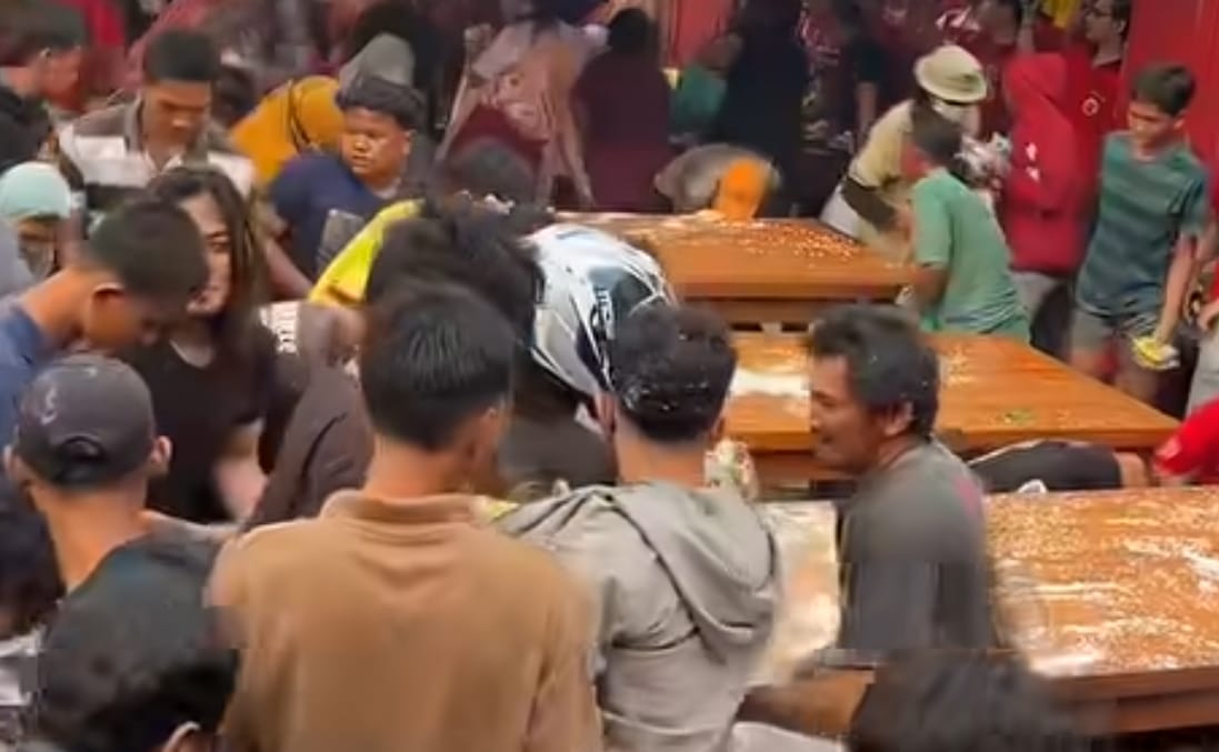 Bukan Sekadar Rebutan Sesaji, Tradisi Lasem Ini Punya Pesan Kuat tentang Berbagi
