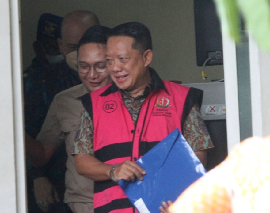 Usai Diperiksa, Eks Jampidsus Febrie Adriansyah Dibawa Kembali ke Rutan KPK