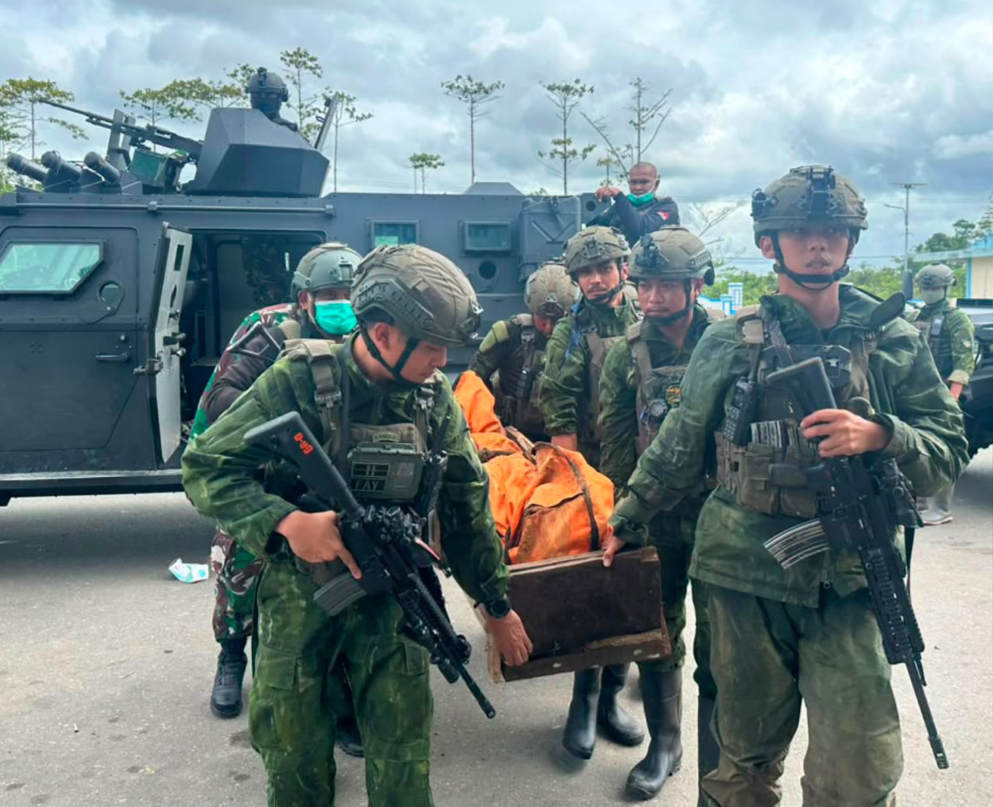 Dramatis! TNI Evakuasi Korban Penembakan di Yahukimo dari Jurang Sedalam 50 Meter