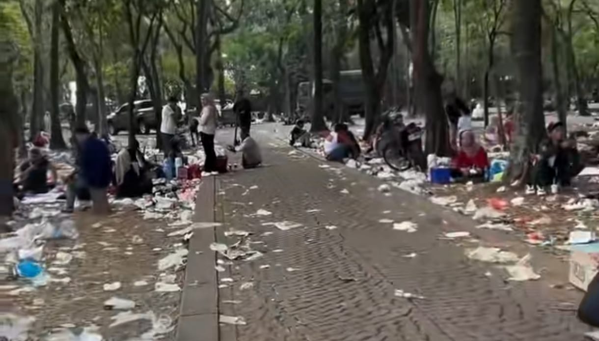 Viral! Kondisi Monas Usai Perayaan HUT ke-81 RI, Sampah Berserakan