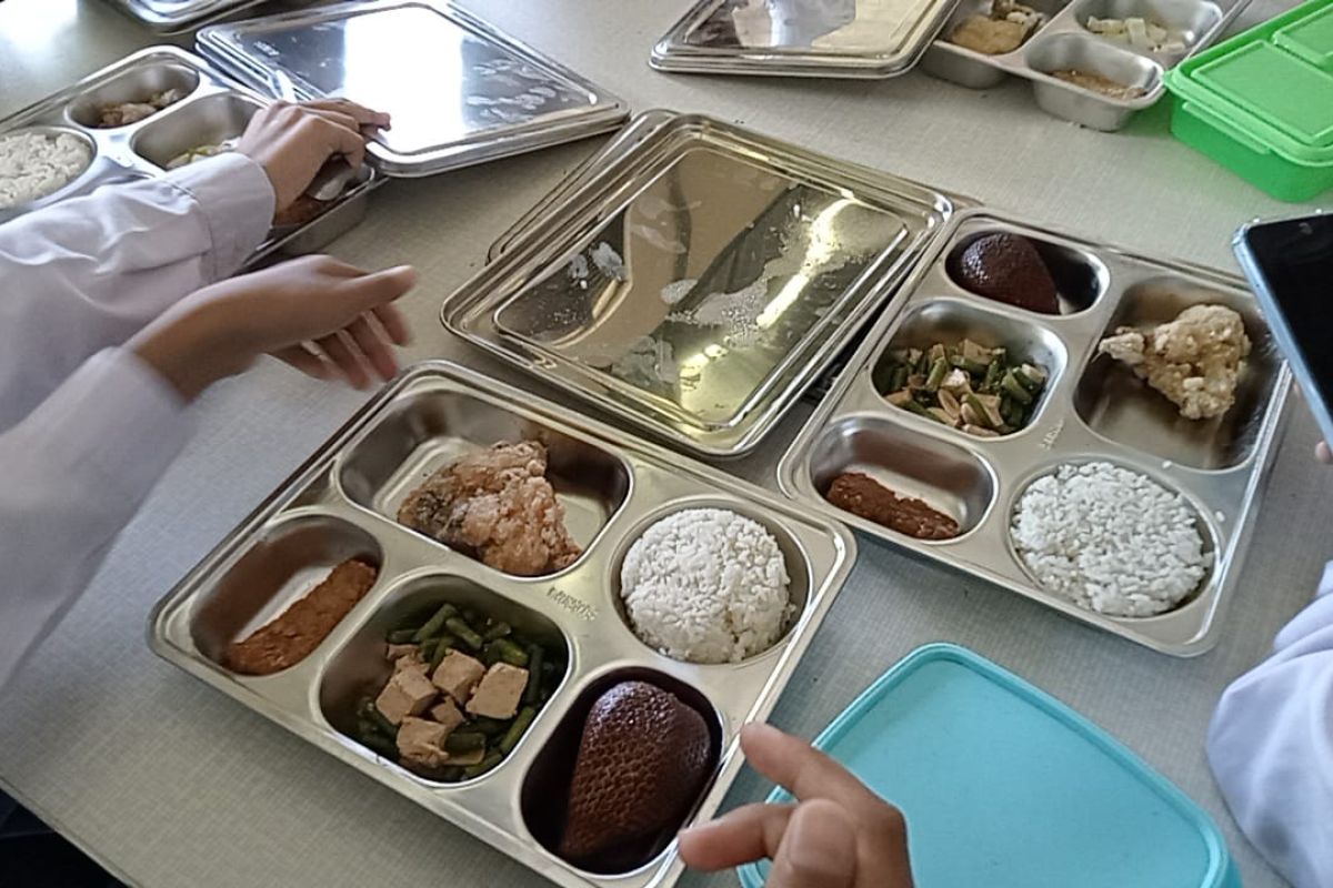 BGN Bakal Wajibkan Ompreng MBG Cantumkan Batas Waktu Makan