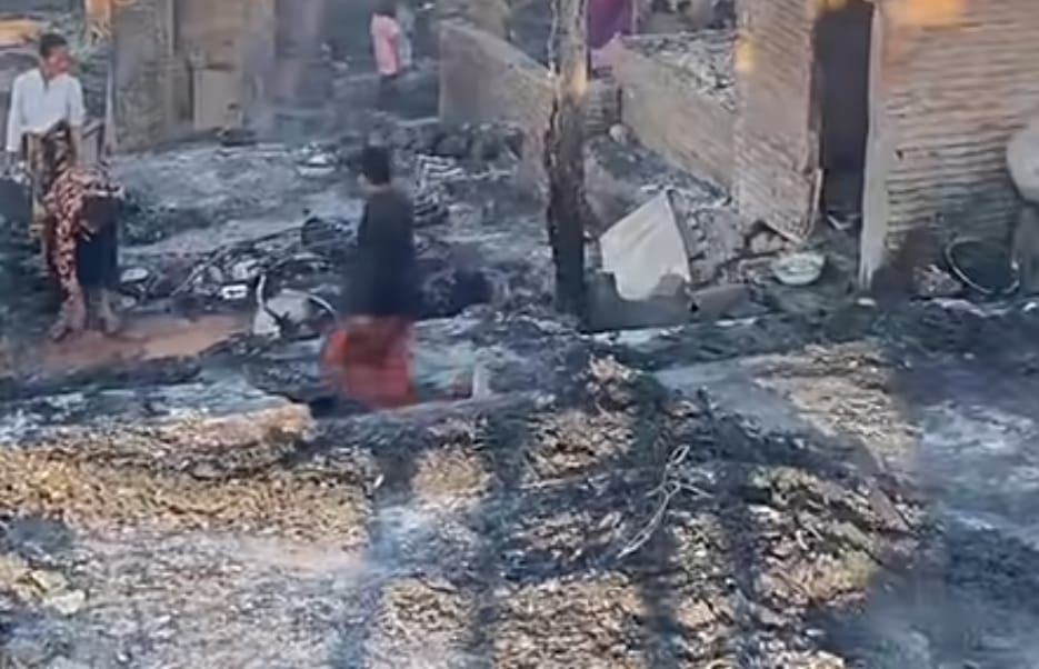 Kebakaran Hanguskan Desa Adat Sade, Sekitar 250 Rumah Dilaporkan Ludes Terbakar