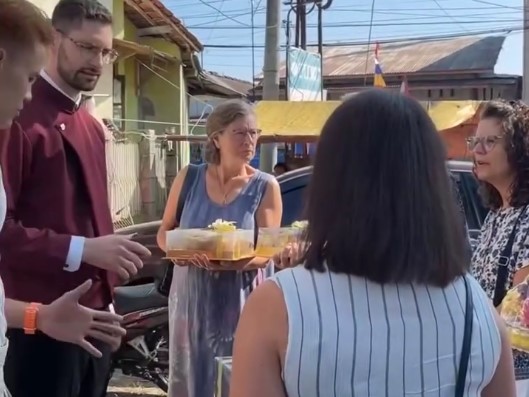 Momen Rombongan Bule Denmark Bawa Hantaran Lamaran untuk Gadis Selomerto Wonosobo