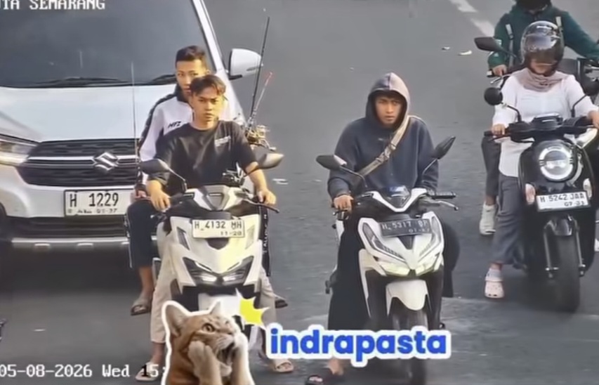 Kocak! Petugas Dishub Tegur Pria Disimpang Indraprasta: Naik Motor itu Bawa Helem Ndak Bawa Pancing
