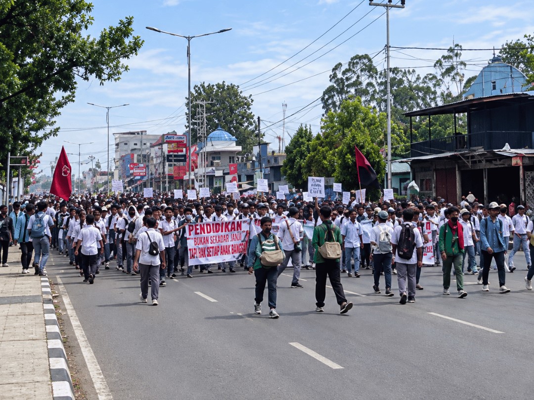Kami Minta Sekolah Gratis, Bukan Makanan, Ribuan Pelajar di Wamena Turun ke Jalan Tolak Program MBG