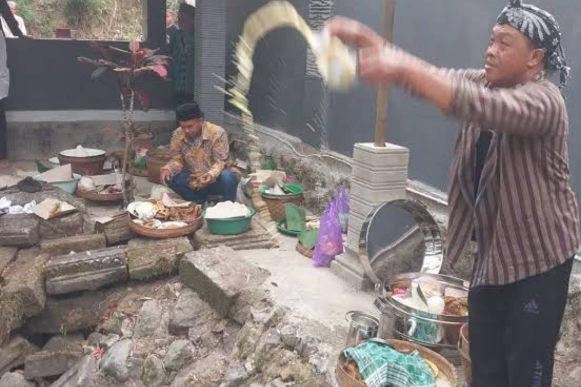 Kemarau Panjang, Warga Lereng Merbabu Gelar Tradisi 'Udan Dawet' Panggil Hujan