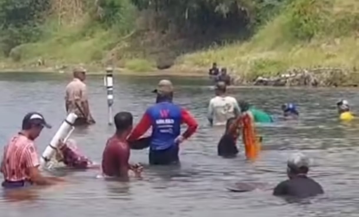 Warga Berburu Emas di Sungai Comal, ESDM: Tak Ada Potensi Endapan Emas