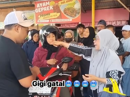 Sahriyani Owner Investasi Zahra Berkah Dikepung Emak-Emak di Sofifi Tagih Pencairan Dana
