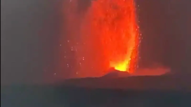 Gunung Anak Krakatau Erupsi Semalaman, Lava Air Mancur Muncul hingga Terdengar Dentuman