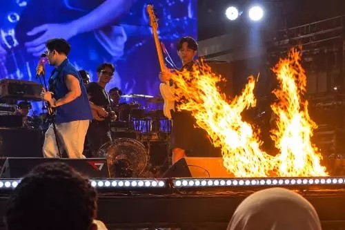Panggung Juicy Luicy Terbakar saat Manggung, Uan Panik: Kebakaran