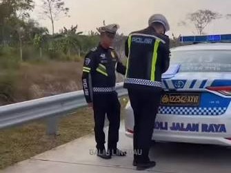 Viral Sopir Truk Berhenti di Bahu Jalan Tol Karena Kebelet Kencing, Langsung Ditilang PJR