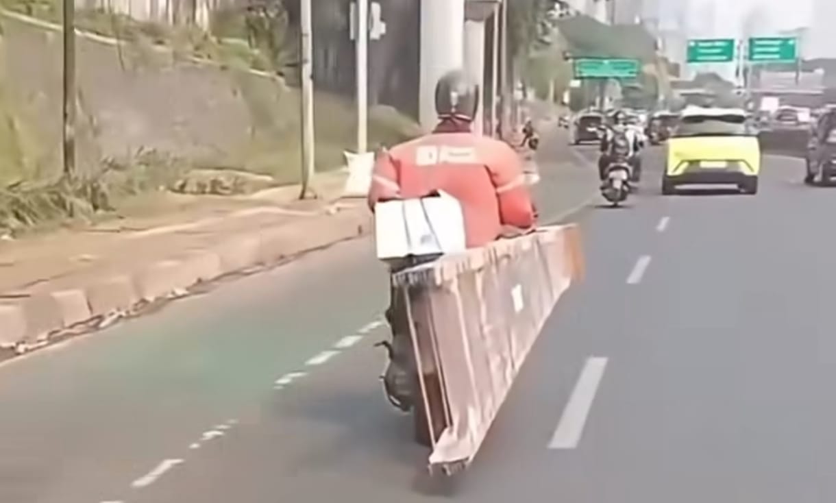 Viral! Driver Ojol Bawa Muatan Ekstrem, Risiko Keselamatan Dipertanyakan