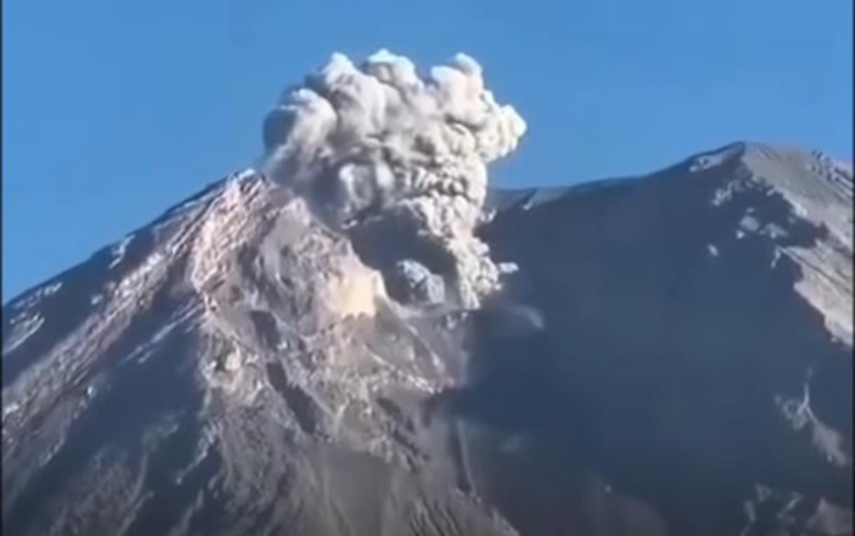 4 Gunung Api Erupsi Bersamaan di Indonesia, Ini Daftar dan Kondisinya