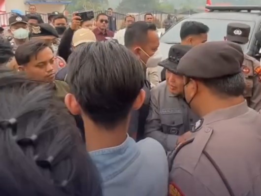 Tak Bisa Urus Karhutla! Ucapan Mahasiswa Ini Bikin Gubernur Kalbar Naik Pitam di Bandara Supadio
