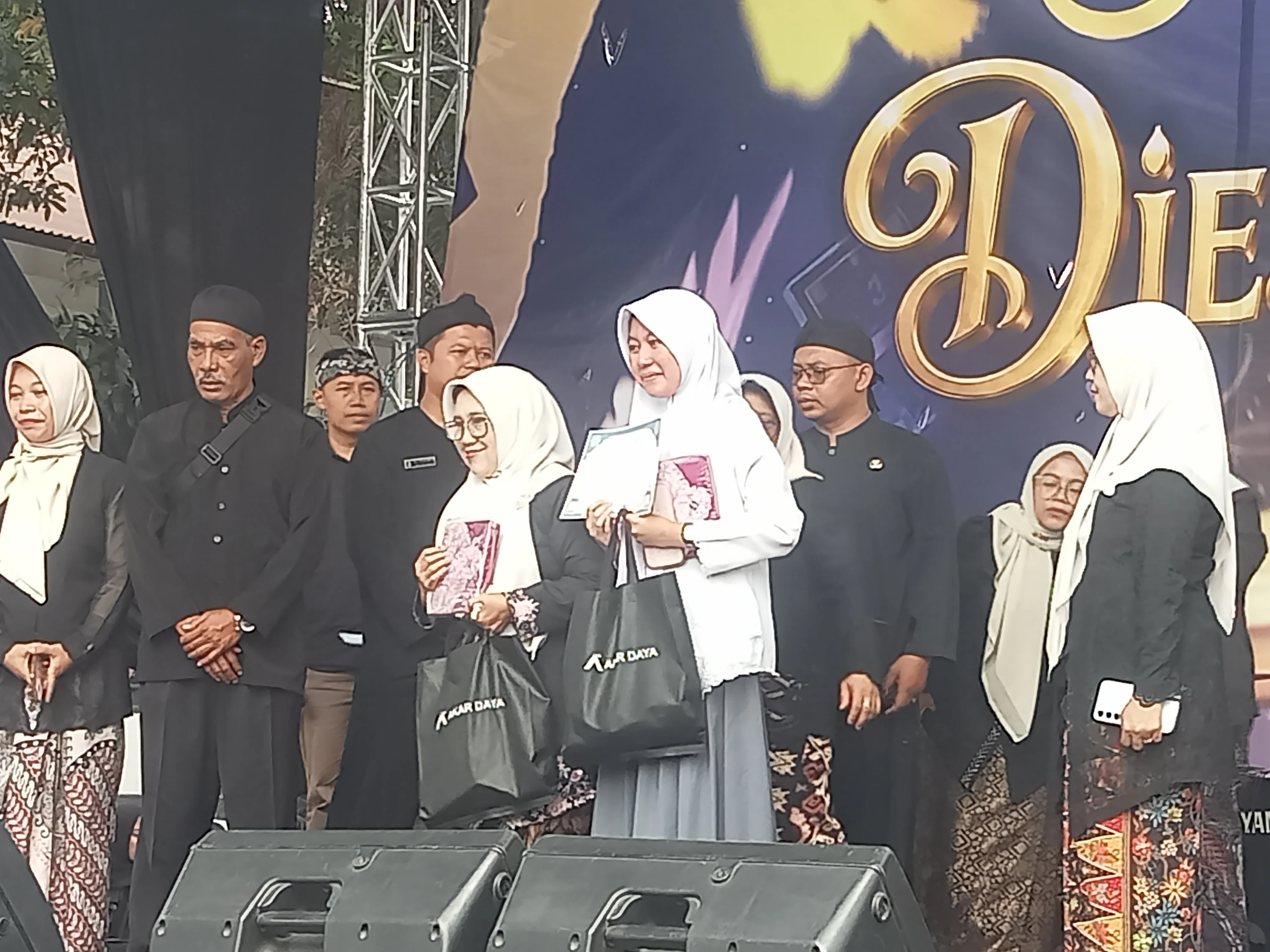 Infak Rp500 Sehari Antar Siswa dan Guru SMAN 1 Padalarang ke Tanah Suci, Kisahnya Bikin Haru