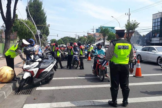 Polrestabes Surabaya Kembali Terapkan Tilang Manual Mulai Hari Ini, Luthfie: Sudah Keterlaluan