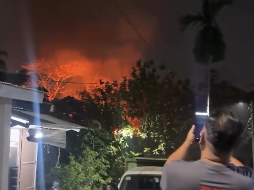 Kebakaran Kembali Terlihat di Area TPA Cipeucang Sabtu Malam