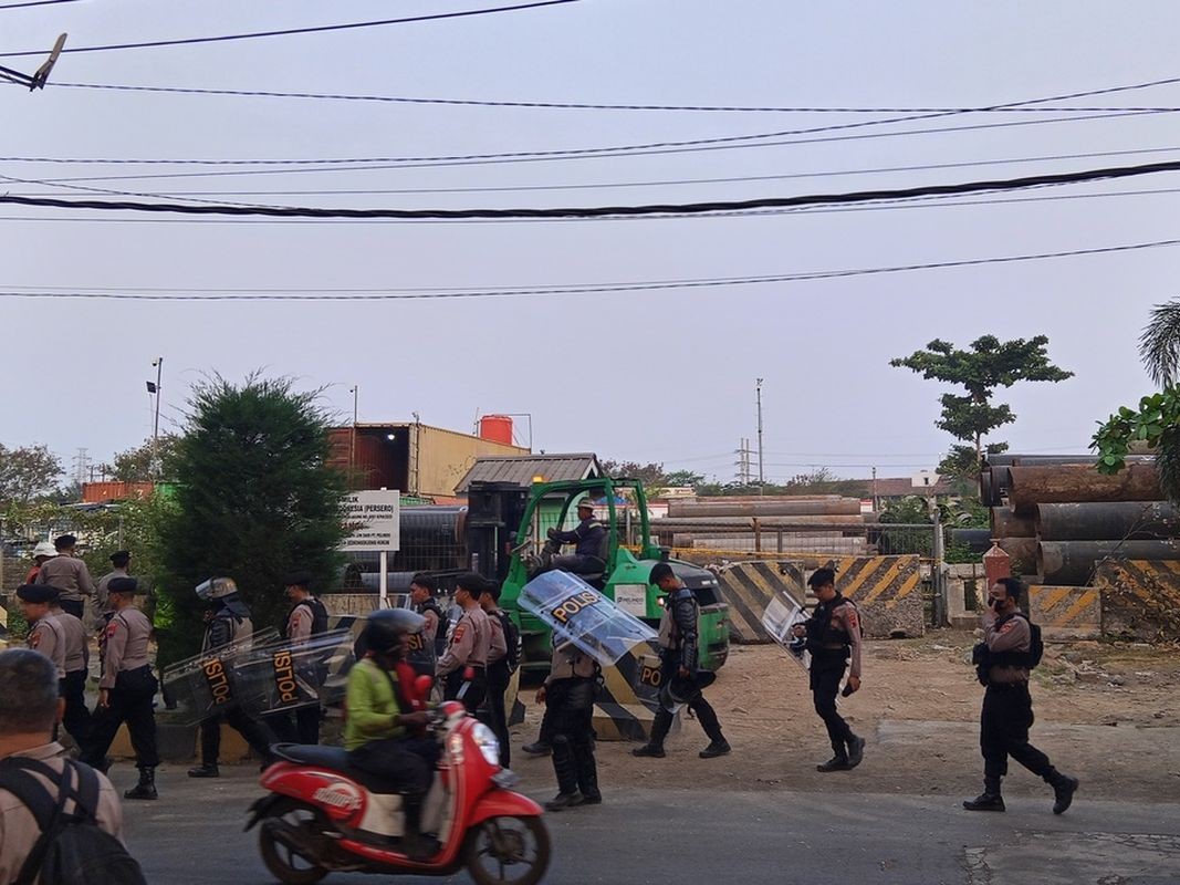 TNI-Polri Perketat Penjagaan Besi di Pelabuhan Tanjung Emas, Ada Sengketa dengan Lemasko