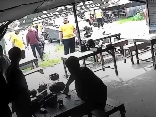 Viral CCTV Diduga Pukul Warga, Kapolres Kapuas Hulu Akui Salah dan Siap Dihukum Adat