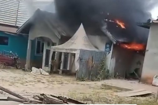 Pergoki Istri Diduga Selingkuh, Pria di Konawe Bakar Rumah