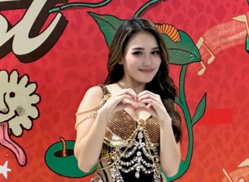 Ayu Ting Ting Tak Lagi Jomlo, Kevin Jadi Mood Booster saat Manggung