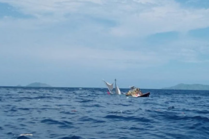 Kapal Wisata KM Feronia Tenggelam di Labuan Bajo, 1 Orang Masih Hilang