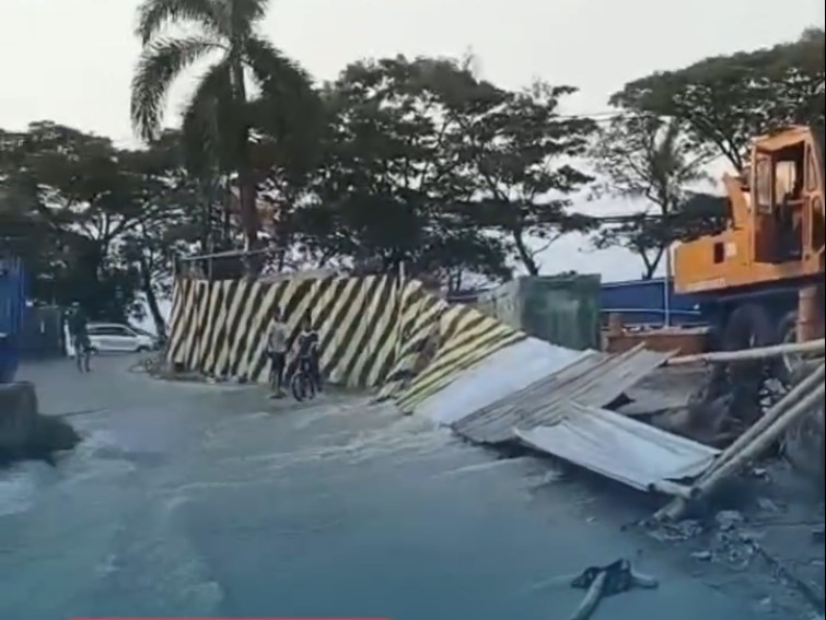 Tanggul Proyek Cadas-Kukun Diduga Jebol Sore Ini, Perumahan di Pasar Kemis Tangerang Diterjang Banjir