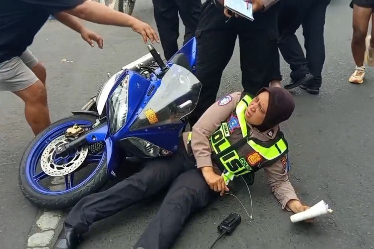 Panik Saat Razia Operasi Patuh Semeru, Pelajar di Lumajang Malah Tabrak Polwan