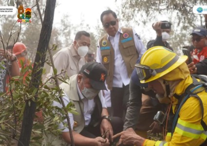 Momen Absurd Bule Brazil Gemas Ajari Gubernur dan Wagub Sumsel Soal Karhutla, Netizen: Malu Sama Seragam